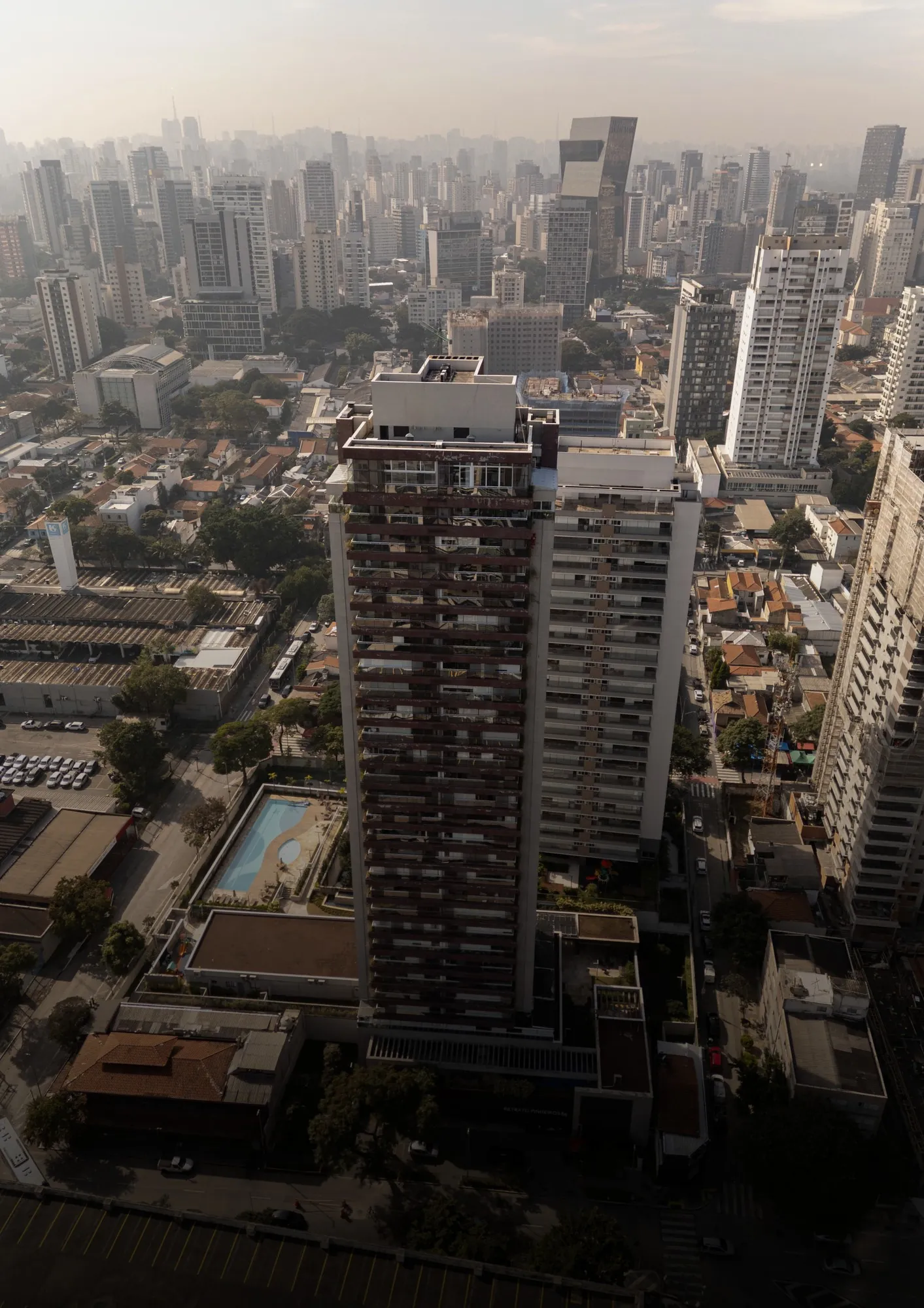 Skyline de São Paulo com torres residenciais de alto padrão